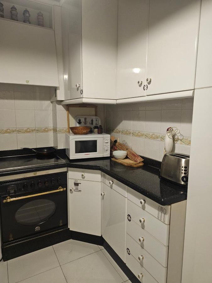 Habitacion Amplia Y Centrica En Piso Compartido Corunha Exterior foto